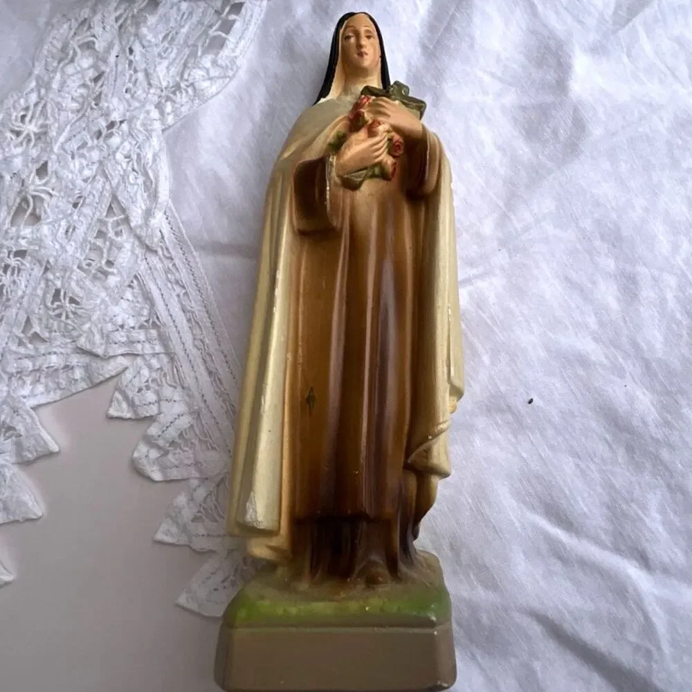 Saint Theresa of Lisieux vintage chalkware statue, plaster figure; beautiful - Picture 6 of 7